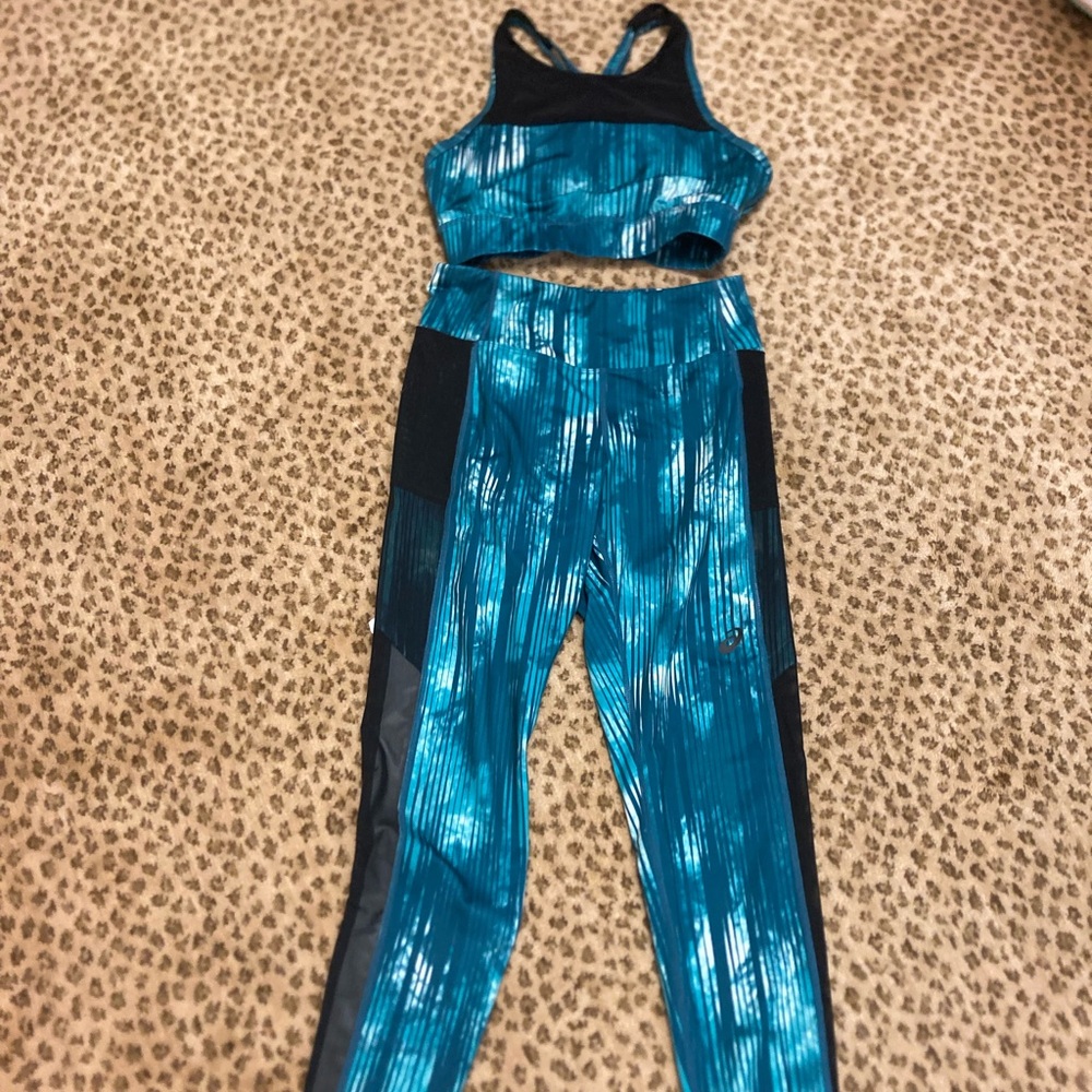 ASICS workout top - Picture 3 of 3
